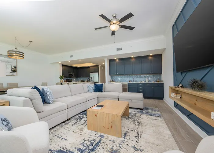 Phoenix Gulf Towers 506 Apartment